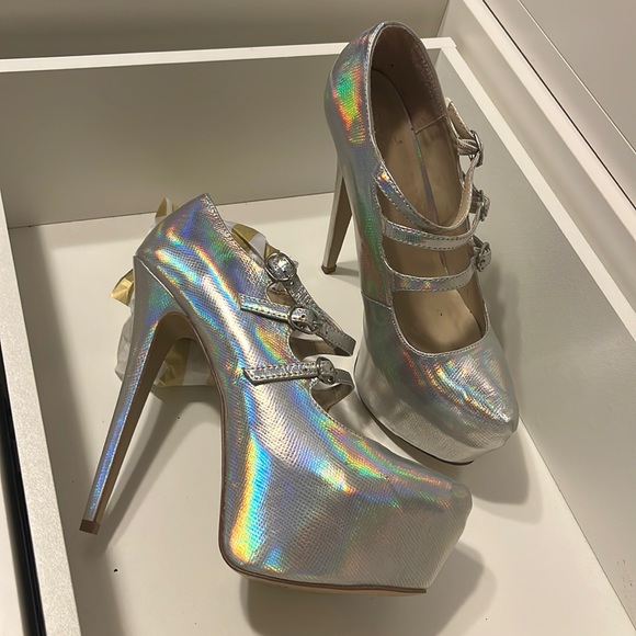 Holographic Platform Pumps - Picture 1 of 1